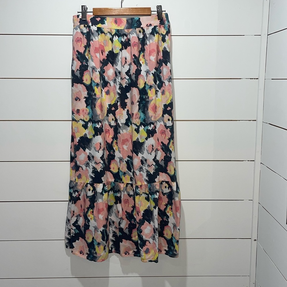 Ann Taylor LOFT Women’s Small Watercolors Maxi Skirt- Gently used.